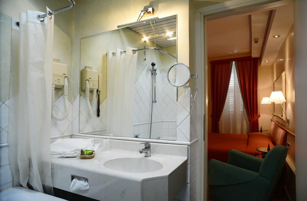 Hotel Colombia ตรีเอสเต ภายนอก รูปภาพ